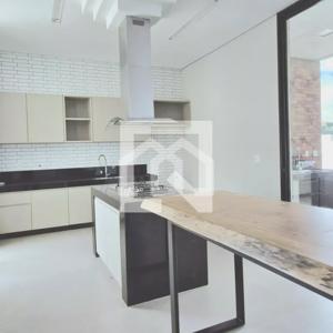 Casa em condomínio 4 quartos 5 banheiros 320m²