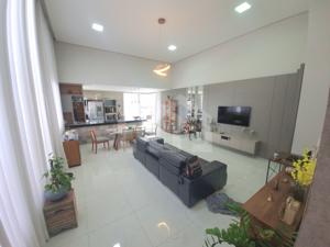 Casa em condomínio 3 quartos 4 vagas 193m²
