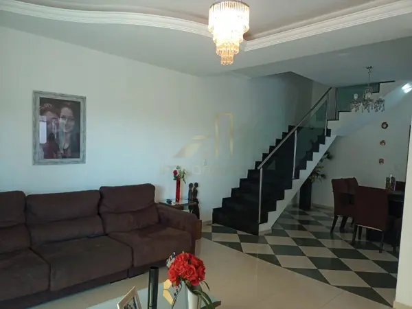 Casa 4 quartos 3 banheiros 
