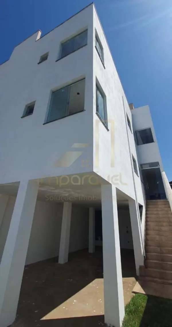 Casa 3 quartos 3 banheiros 190m²
