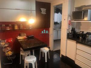Apartamento 4 quartos 3 banheiros 215m²