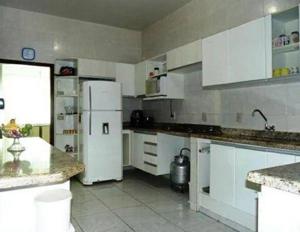 Casa 4 quartos 3 banheiros 
