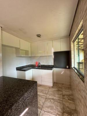 Casa 4 quartos 2 banheiros 
