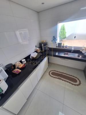 Casa 3 quartos 2 banheiros 
