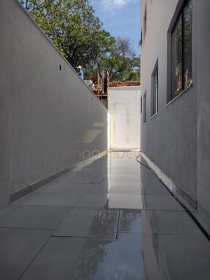 Casa 3 quartos 2 banheiros 30m²
