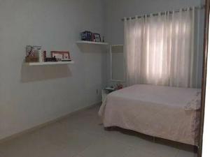 Casa 4 quartos 3 banheiros 
