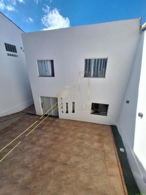 Casa 3 quartos 2 banheiros 
