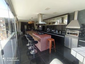 Cobertura 4 quartos 4 vagas 216,66m²
