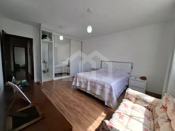 Casa 4 quartos 2 vagas 181m²
