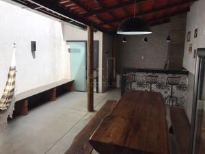 Casa 2 quartos 2 banheiros 
