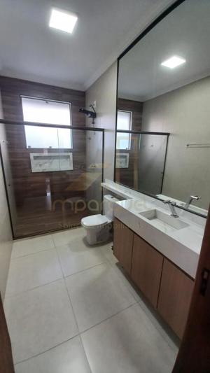 Casa 3 quartos 3 banheiros 305m²
