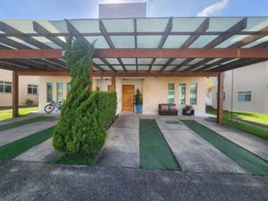 Casa 3 quartos 3 banheiros 240m²
