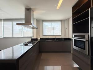 Apartamento 3 quartos 5 banheiros 310m²
