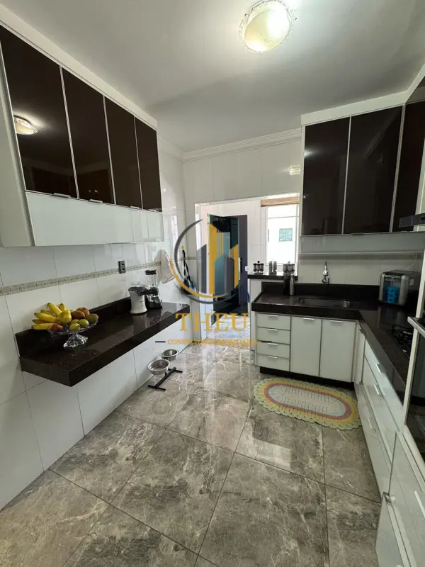 Apartamento 4 quartos 4 banheiros 240m²

