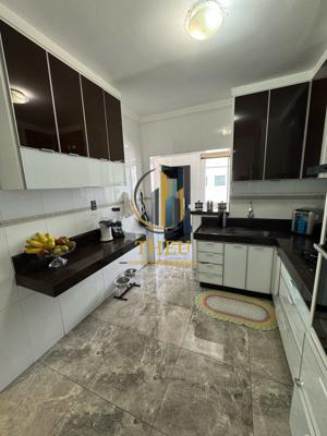 Apartamento 4 quartos 4 banheiros 240m²
