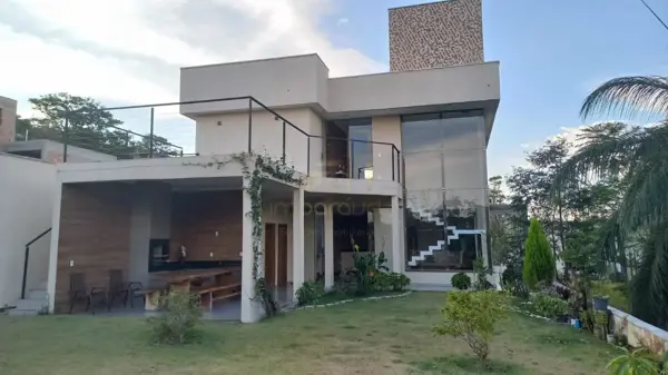 Casa 3 quartos 3 banheiros 305m²
