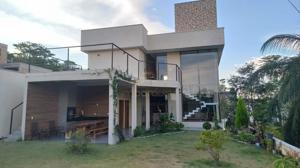 Casa 3 quartos 3 banheiros 305m²

