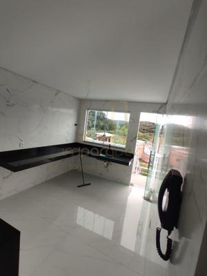 Casa 3 quartos 2 banheiros 
