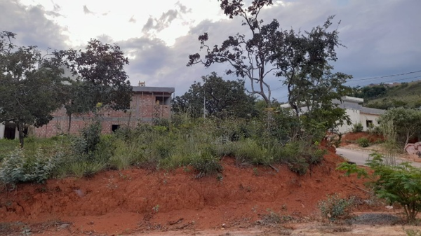 Lote em condomínio 