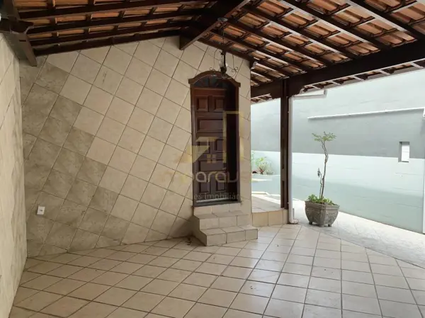 Casa 3 quartos 2 banheiros 223m²
