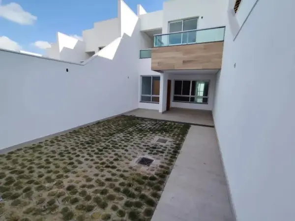 Casa 3 quartos 2 banheiros 
