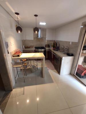Apartamento 3 quartos 2 banheiros 185m²
