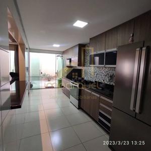 Apartamento 3 quartos 2 banheiros 168m²
