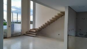 Casa em condomínio 1 quarto 2 vagas 215m²
