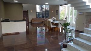 Casa 3 quartos 3 banheiros 305m²
