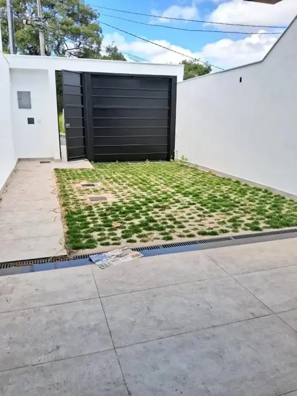 Casa 3 quartos 2 banheiros 
