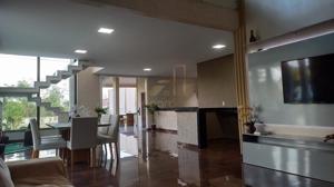 Casa 3 quartos 3 banheiros 305m²
