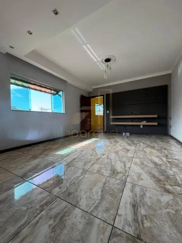 Casa 4 quartos 2 banheiros 
