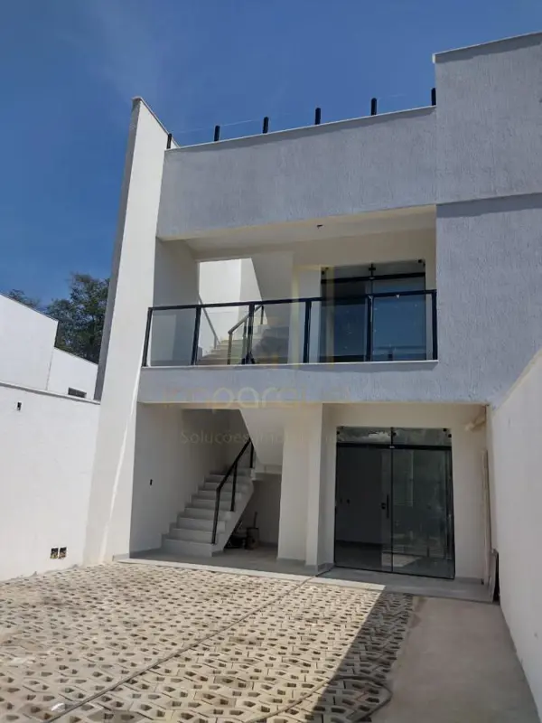 Casa 3 quartos 2 banheiros 30m²
