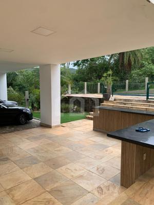 Casa em condomínio 3 quartos 5 banheiros 348m²