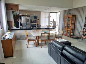 Casa em condomínio 3 quartos 4 vagas 193m²
