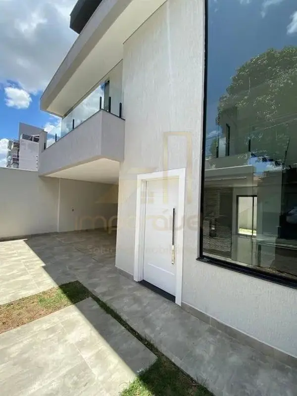 Casa 3 quartos 3 banheiros 
