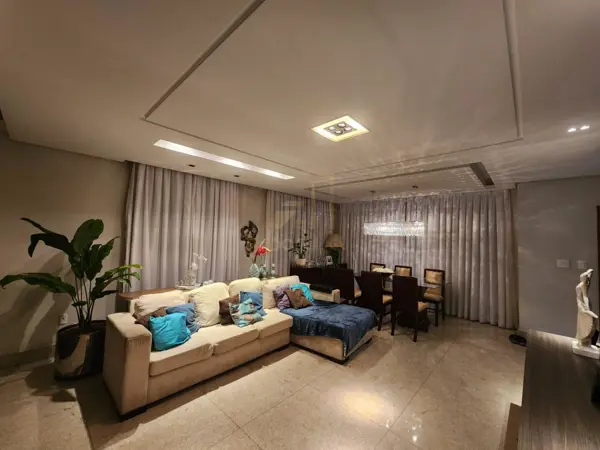 Casa 3 quartos 3 banheiros 240m²
