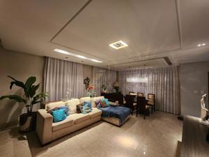 Casa 3 quartos 3 banheiros 240m²
