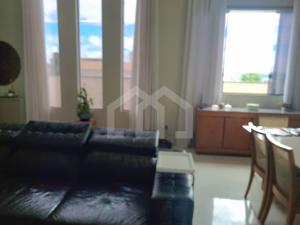 Casa em condomínio 3 quartos 4 vagas 193m²
