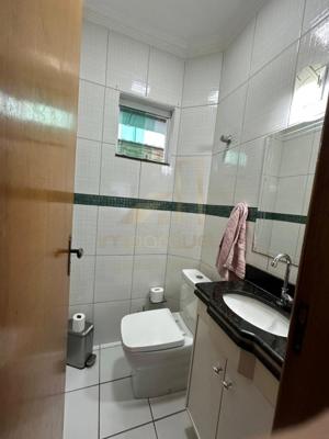 Casa 3 quartos 3 banheiros 
