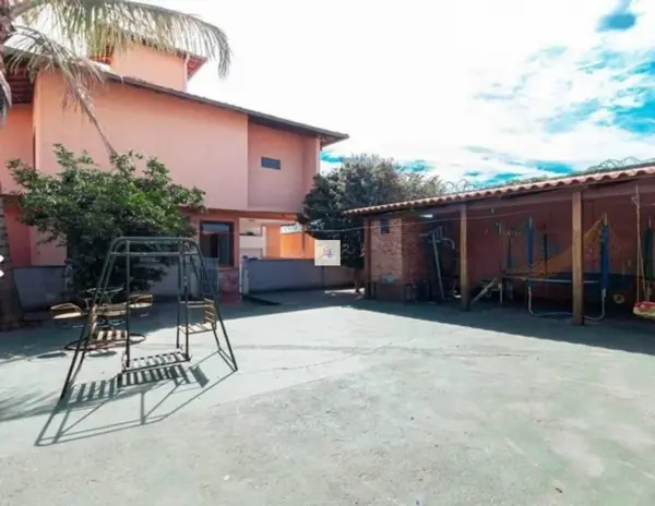 Casa 4 quartos 3 banheiros 265m²