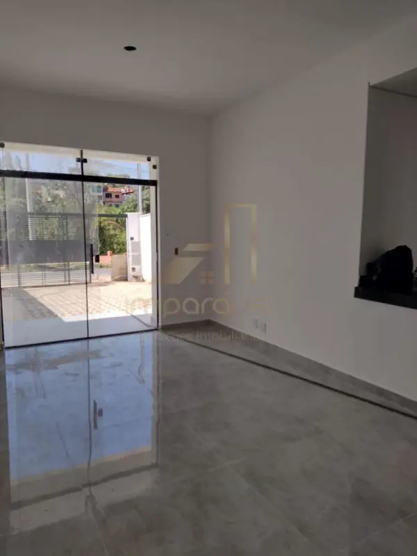 Casa 3 quartos 2 banheiros 30m²
