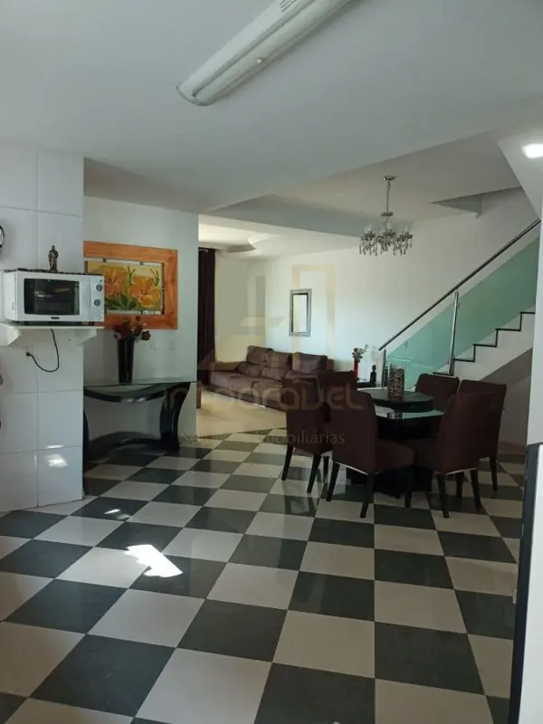Casa 4 quartos 3 banheiros 

