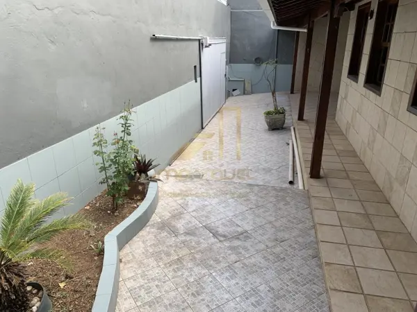 Casa 3 quartos 2 banheiros 223m²
