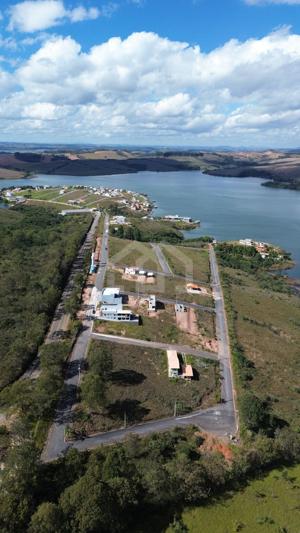 Lote em condomínio 