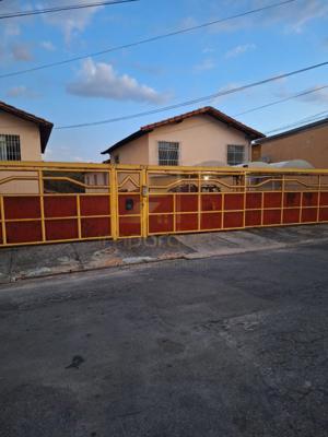 Casa 2 quartos 2 banheiros 100m²
