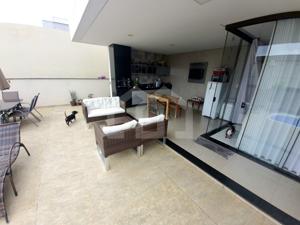Casa em condomínio 3 quartos 4 vagas 193m²
