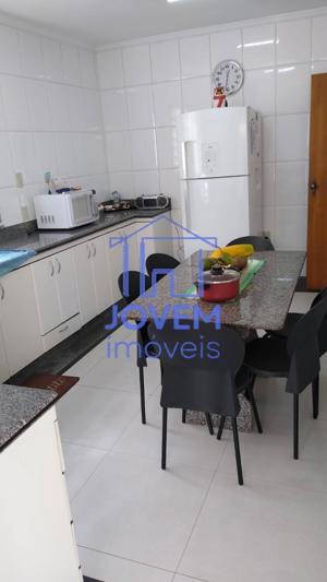 Casa 3 quartos 3 banheiros 230m²