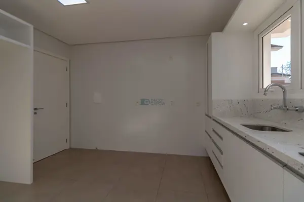 Apartamento 3 quartos 2 banheiros 246m²