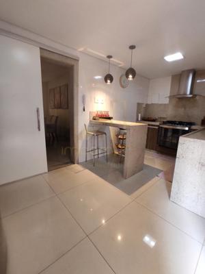 Apartamento 3 quartos 2 banheiros 185m²
